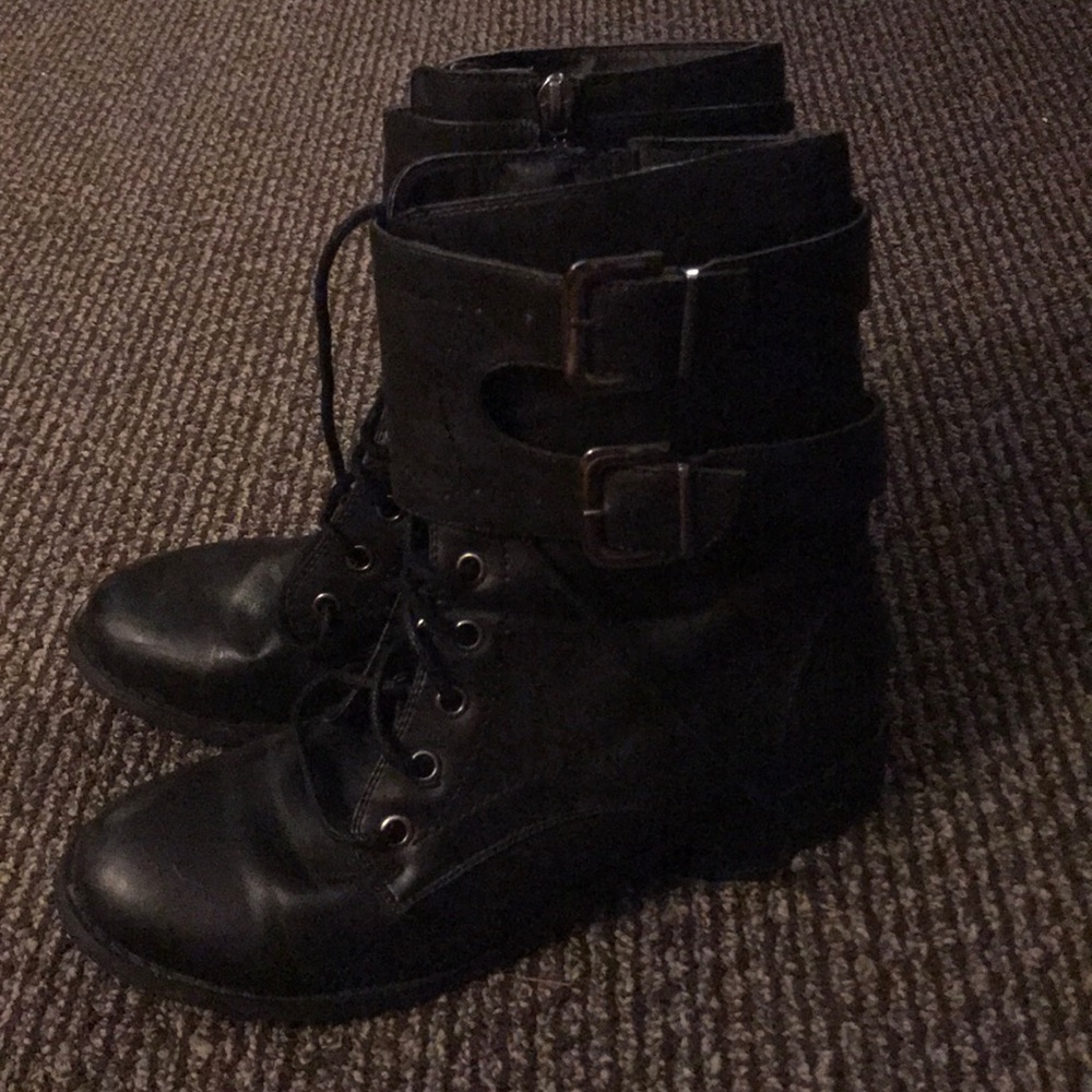 Combat boots